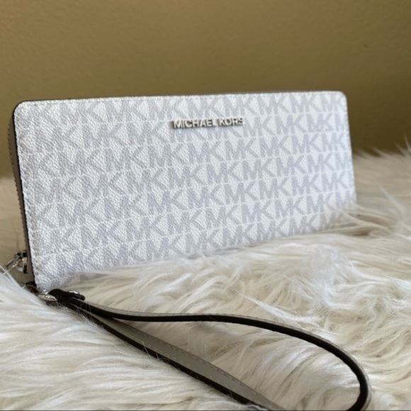 New Michael Kors jet set travel large continental wallet - Picture 1 of 10